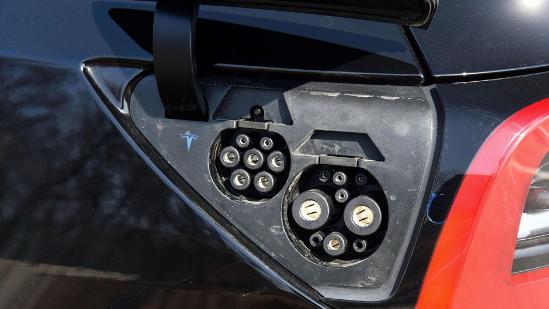 纯电SUV“一哥”谁省钱？比亚迪和特斯拉养车差300元
