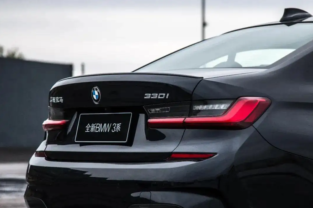 车主联名投诉维权，新车没首保就烧机油，这样的宝马还敢买吗？