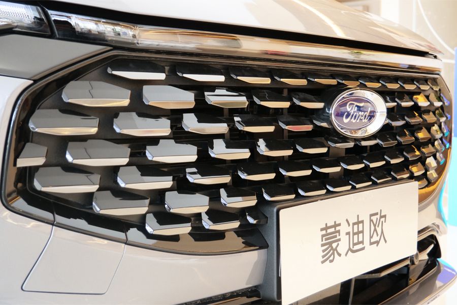 1.1米超大横屏碾压同级？到店体验全新一代福特蒙迪欧