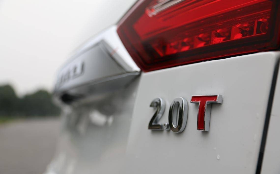 别只盯着蒙迪欧，这6款2.0T轿车15万也能买到，谁是性价比之王？