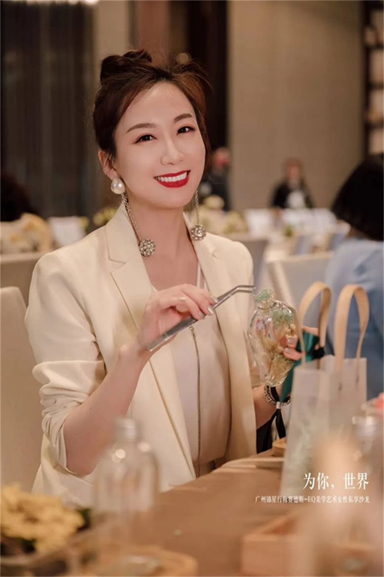 广州锦星行梅赛德斯-EQ美学艺术沙龙     