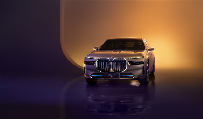 创新颠覆想象，最强7系BMW i7全球首发