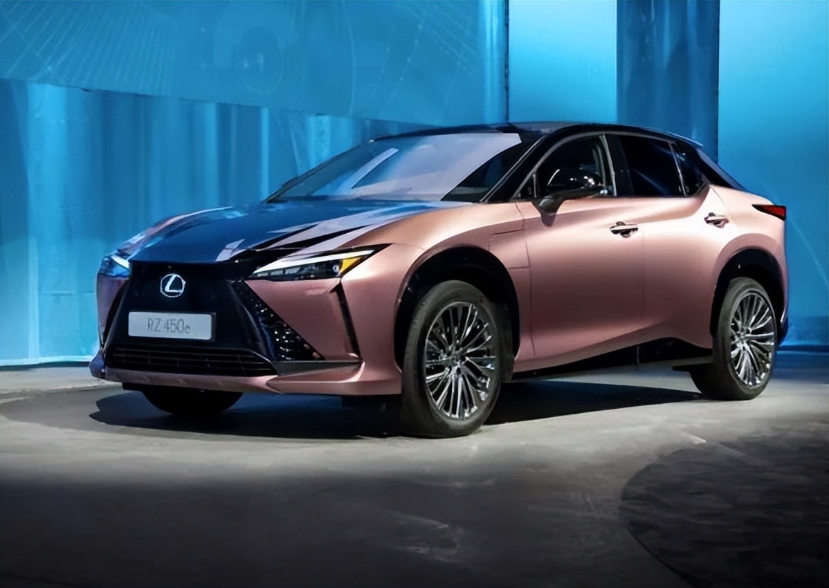 和丰田bZ4X同平台，配备赛车方向盘，纯电SUV雷克萨斯RZ发布