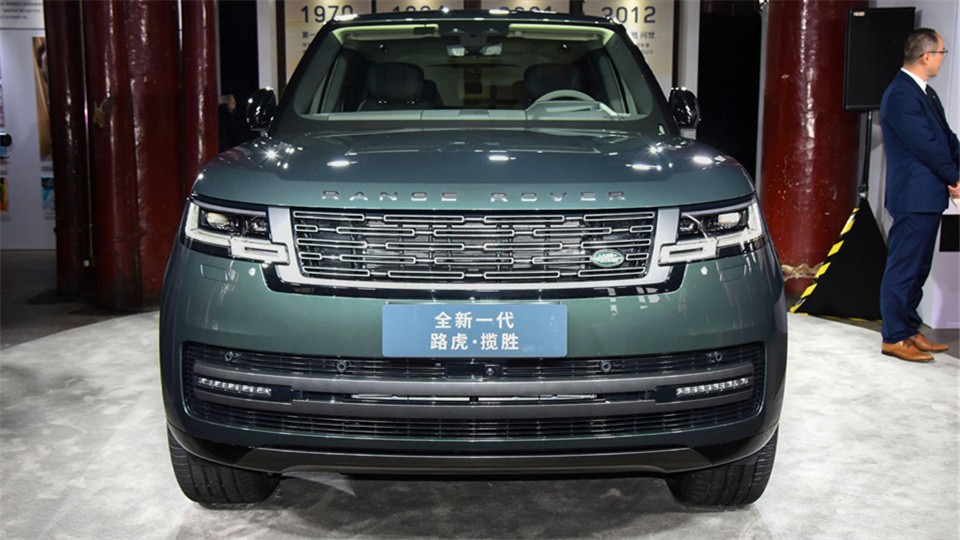 全新路虎揽胜养车有多贵？一年保险就能养台宝马X3