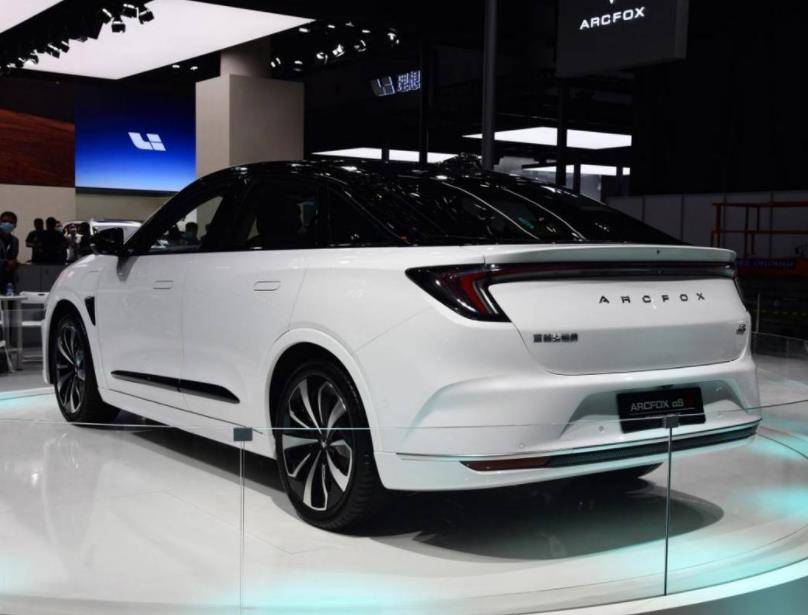 极狐阿尔法S全新HI版上市，搭载华为智能座舱，主打智能驾驶