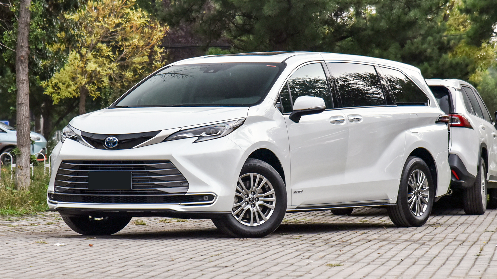 4月车市集体暴跌，只有比亚迪杀疯了