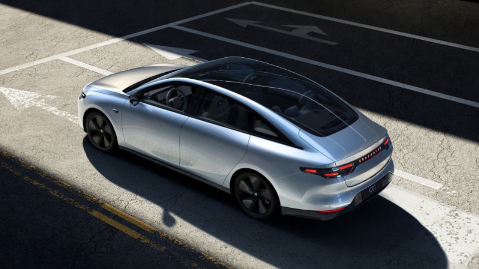 便宜而且底盘不错，知名度一般的零跑C01，比汉EV更好？