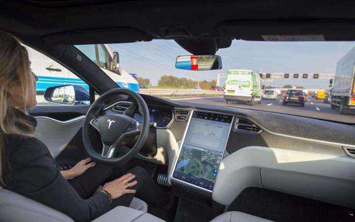 特斯拉“幽灵刹车”在美国频发，特斯拉能逃过这一劫吗？