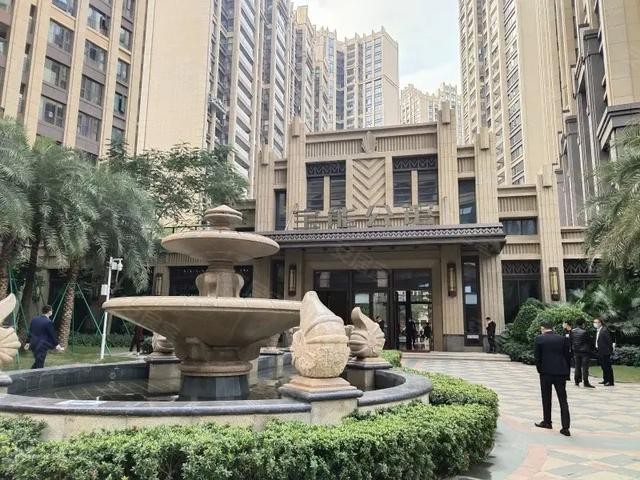 宾利女车主停车纠纷引出了“天问”，聪明的领导干部该开什么车？