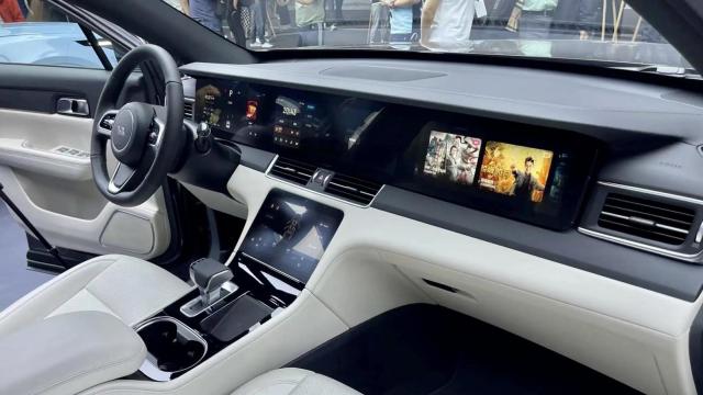 问界M7是台拉皮车？智能化原地踏步，理想ONE会正眼看它？