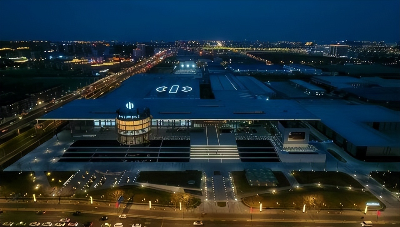 又一款国产GT轿跑来袭，定价60万起，网友：帅是帅但不太值