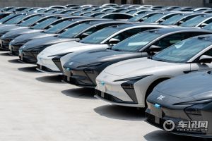 智己L7开启批量交付 7月份交付量预计突破1,000台