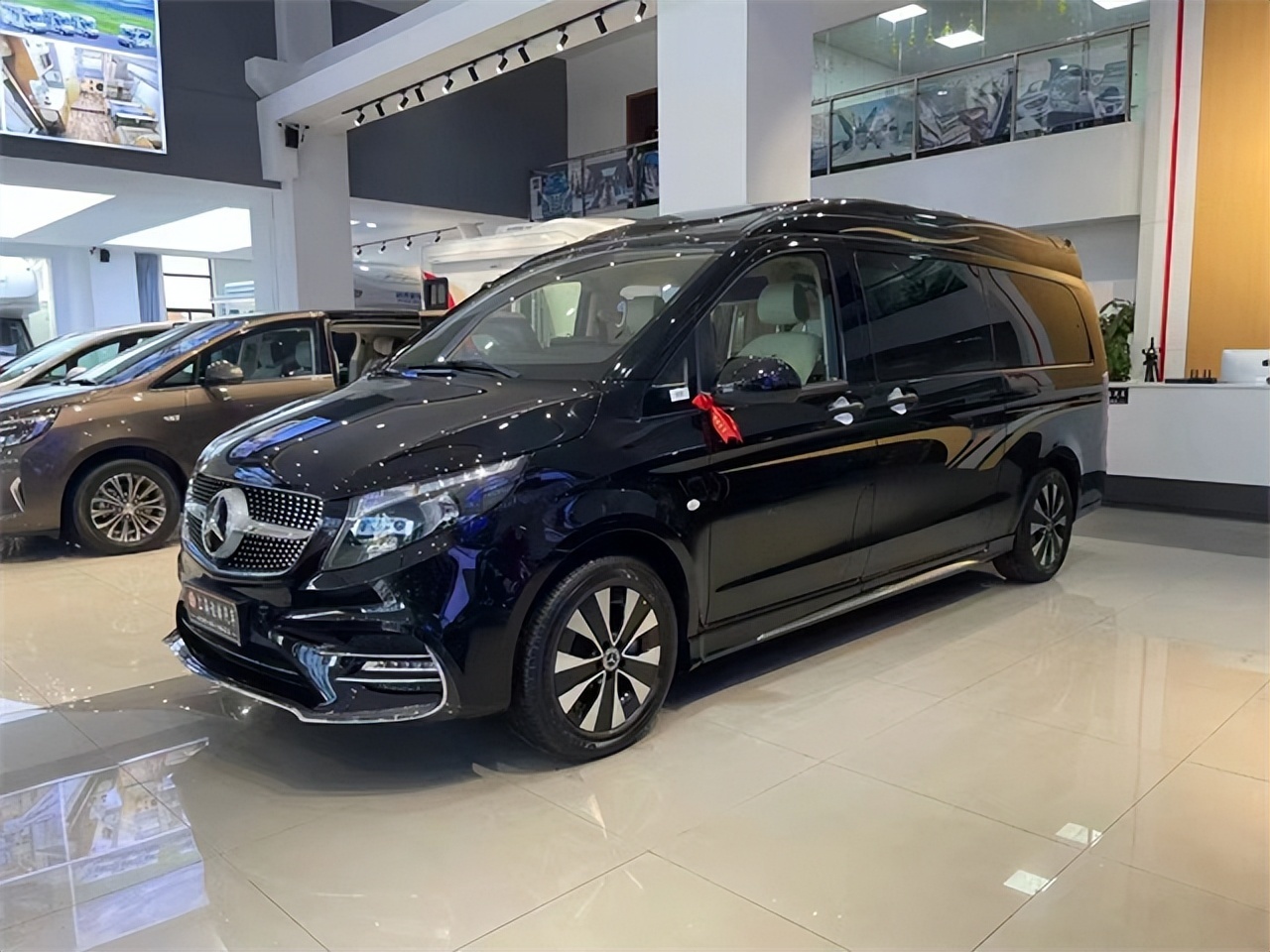 奔驰威霆高顶卡莫兹款,上海奔驰专卖店现车销售