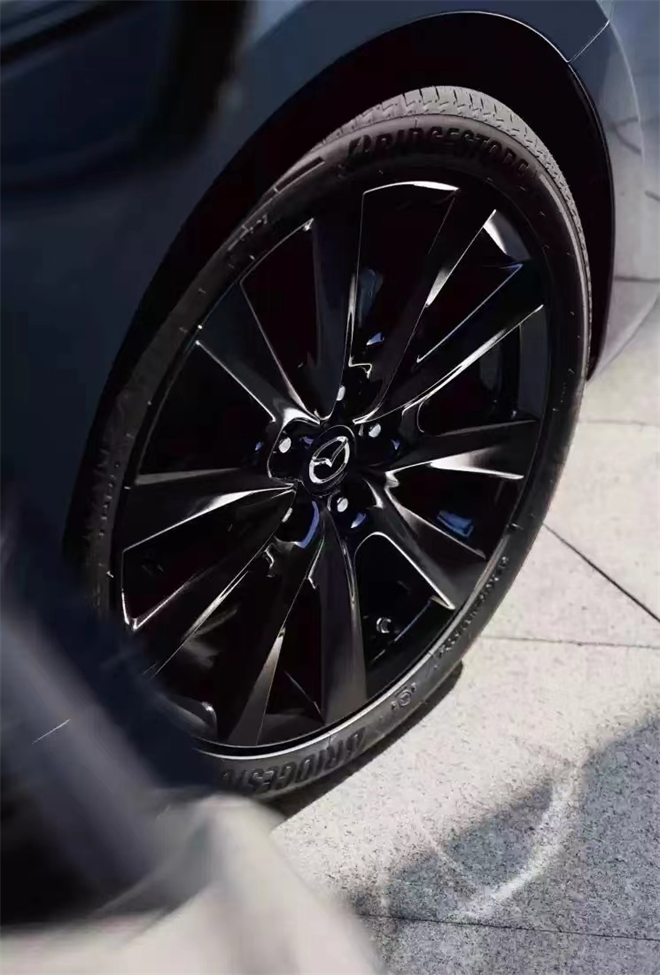 “曜”亮瞎眼，全新黑化版昂克赛拉/CX-30重磅来袭
