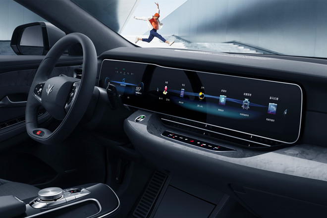 极狐“ST兄弟”焕新上市 高端纯电21.88万起售