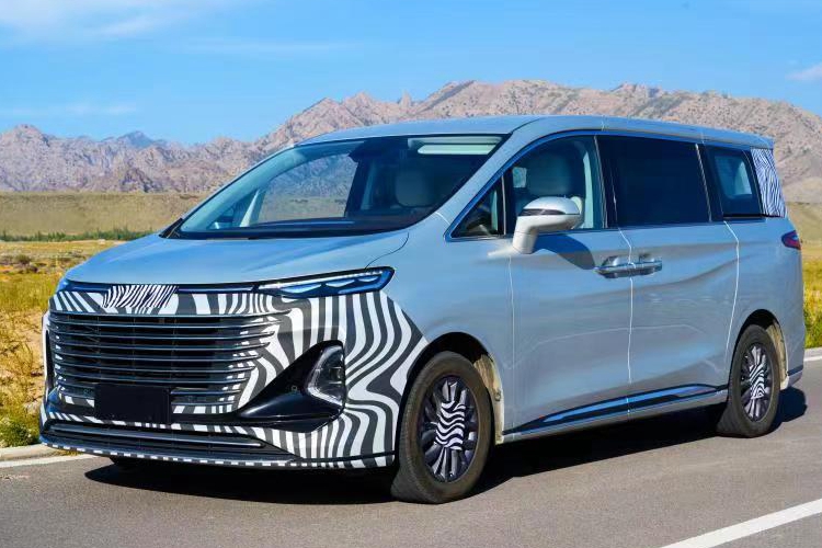 奔腾MPV新车路试：一汽集团即将拥有中大型MPV