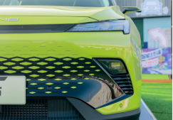 谁说华为智舱专供纯电车？“智能大魔王”北汽魔方上市9.99万起！