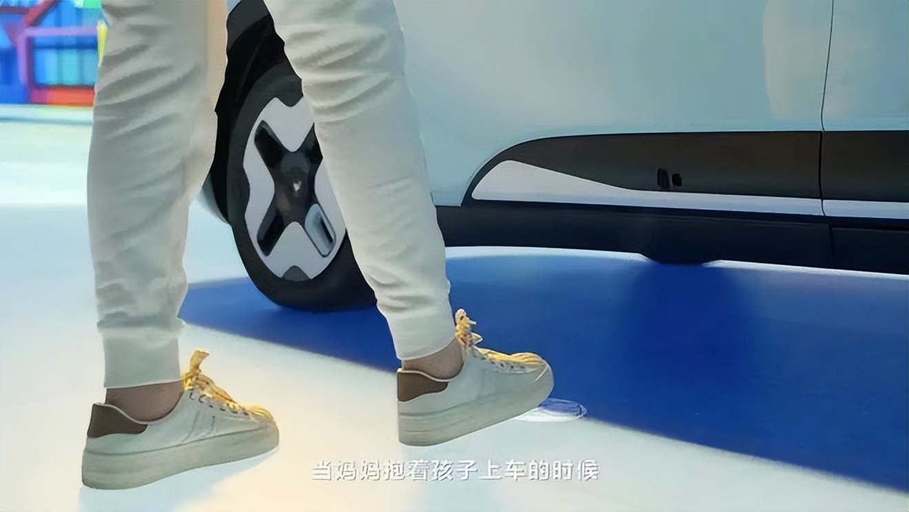 短短十五分钟展现了中国汽车的未来 极狐考拉立母婴专属汽车标杆