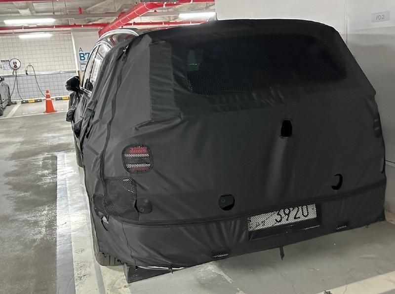 采用轿跑设计风格 捷尼赛思GV80 Coupe谍照曝光 