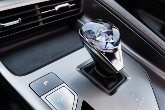 豪华SUV平替仅需12万？全新第三代荣威RX5为“科技与狠活”正名！