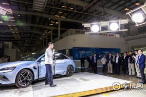 比亚迪海豹侧柱碰实验，院士专家共同见证CTB技术超高安全