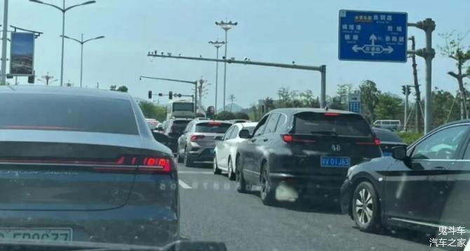 火爆的五一假期  电动车又露出“原形”燃油车主扳回一局