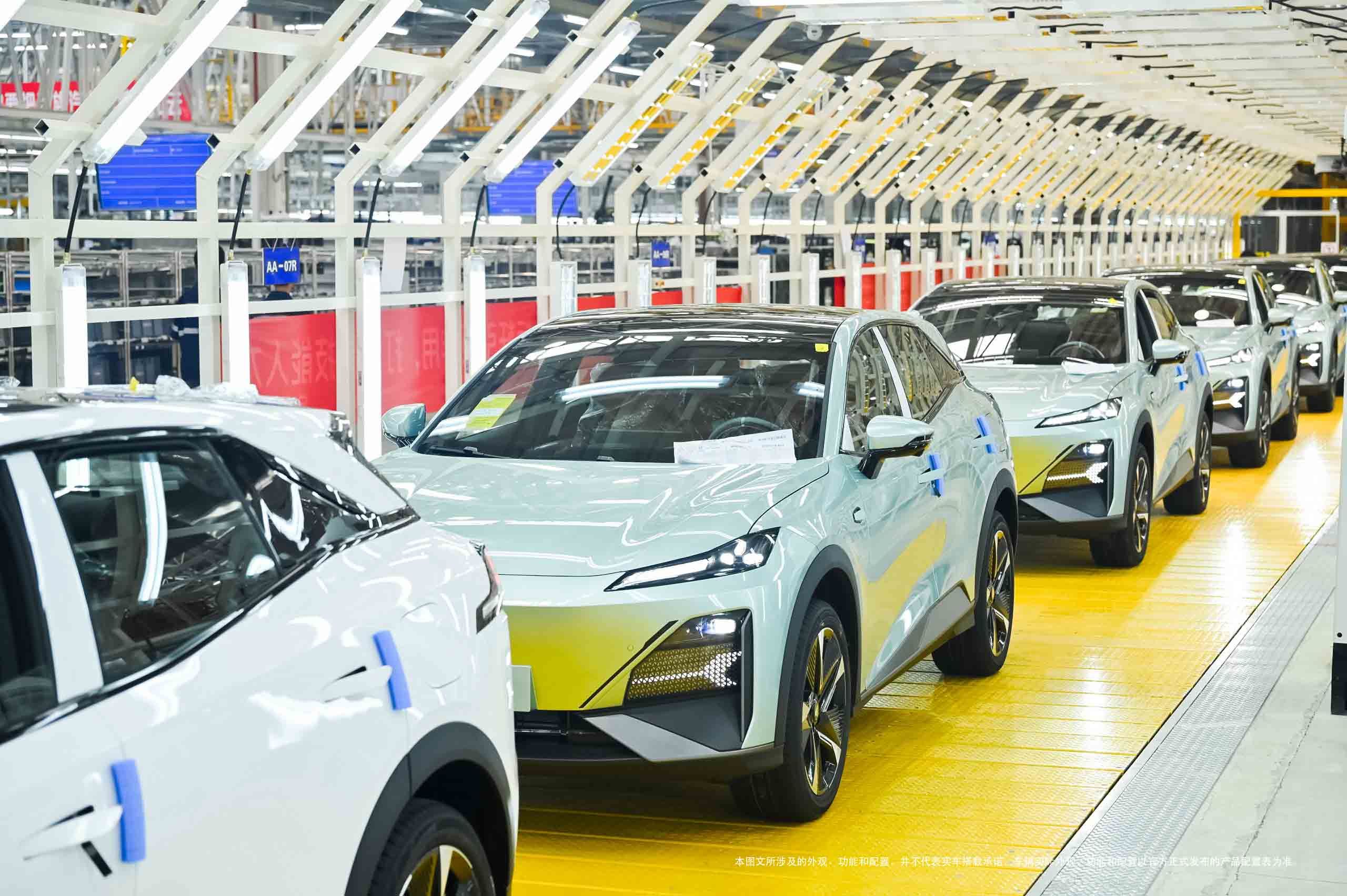 深蓝S7量产车在南京智慧工厂下线，并且开启了大规模的发运