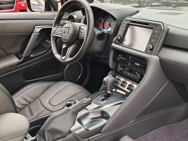 全新日产战神GTR天津港首批落户全国   