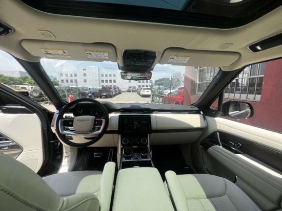 23款路虎揽胜行政4.4T汽油长轴7座售价 