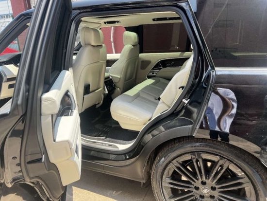 23款路虎揽胜行政4.4T汽油长轴7座售价 