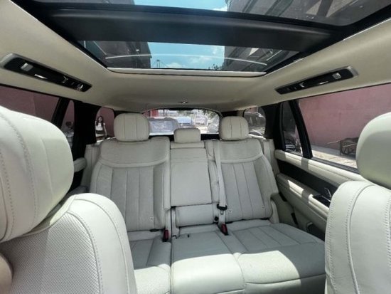 23款路虎揽胜行政4.4T汽油长轴7座售价 