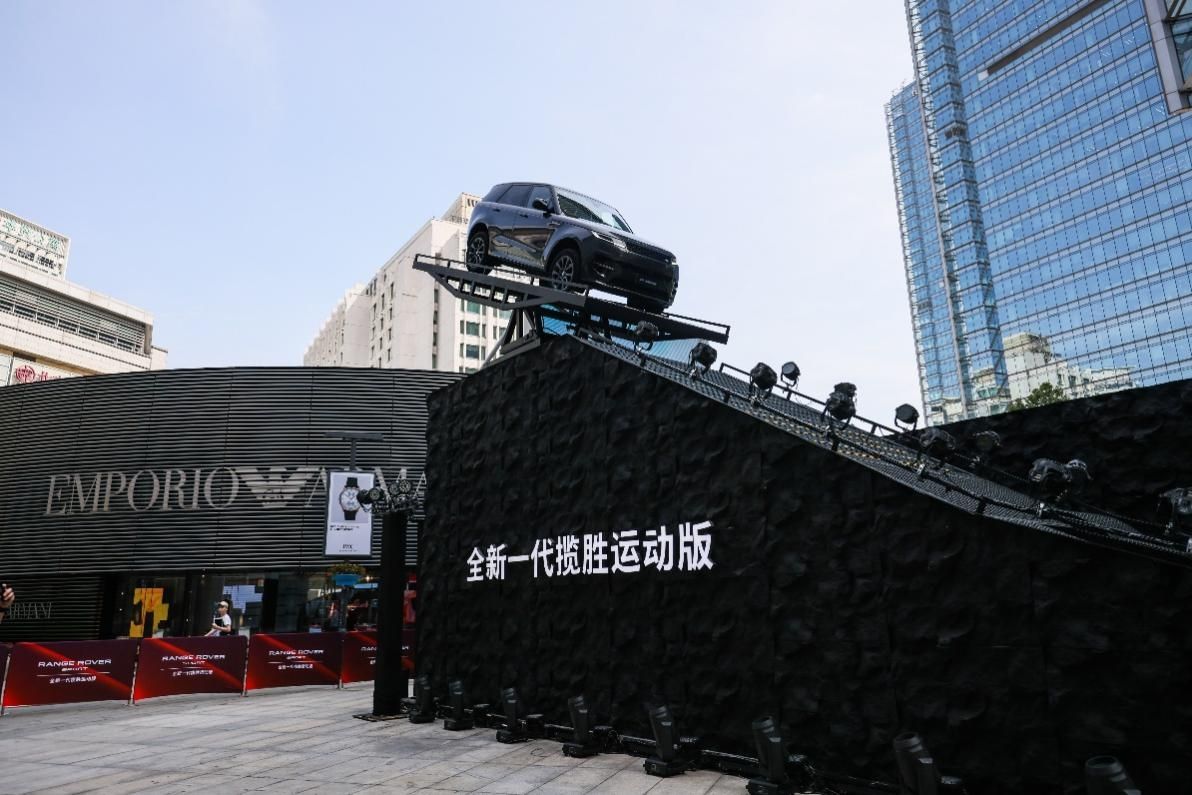 攀登倾角38度斜坡，全新一代揽胜运动版开启挑战者之旅