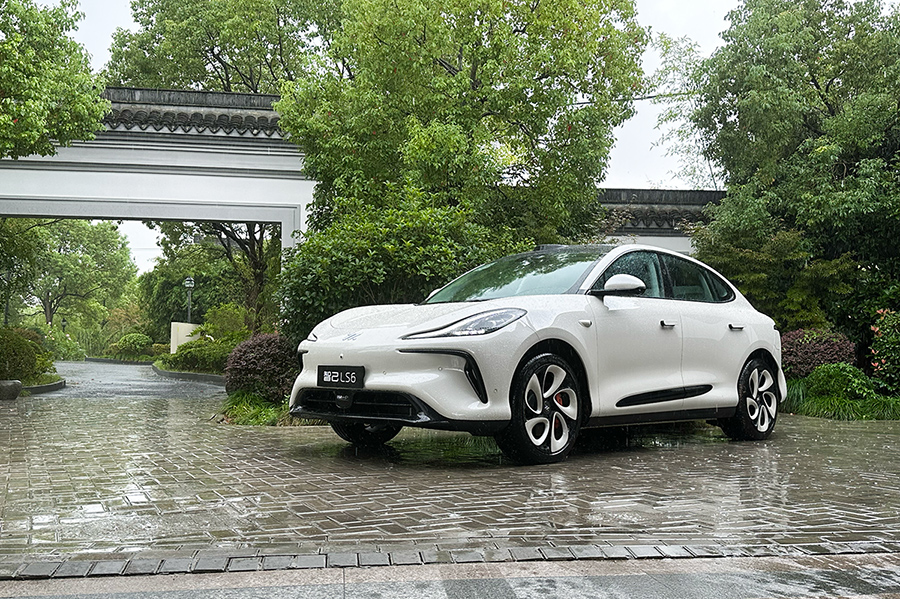 静谧、灵活的“猛兽”，道路试驾智己LS6