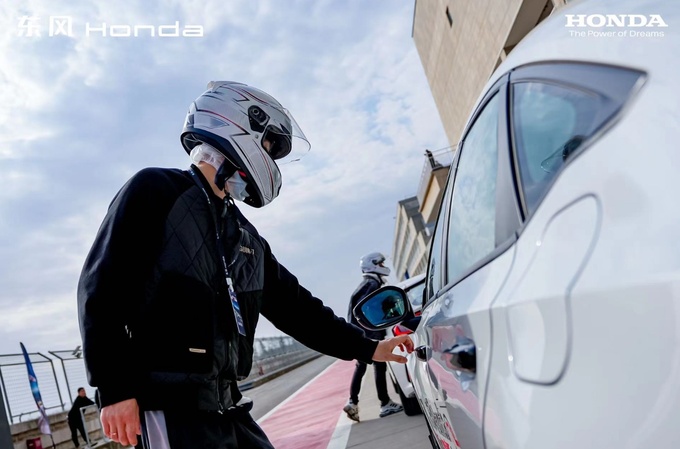 搭载最新第四代i-MMD混动系统 HONDA思域驾临西安-图7