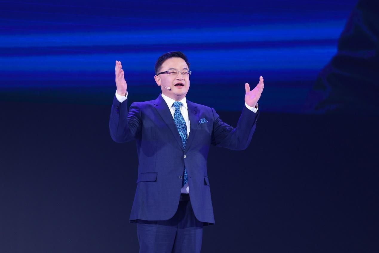 东风风神L7正式亮相 搭载马赫电混PHREV技术