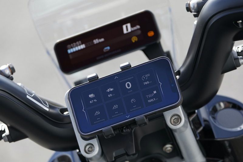 摩托车电动化转型提速 全新BMW CE 02将于北京车展前夕亮相