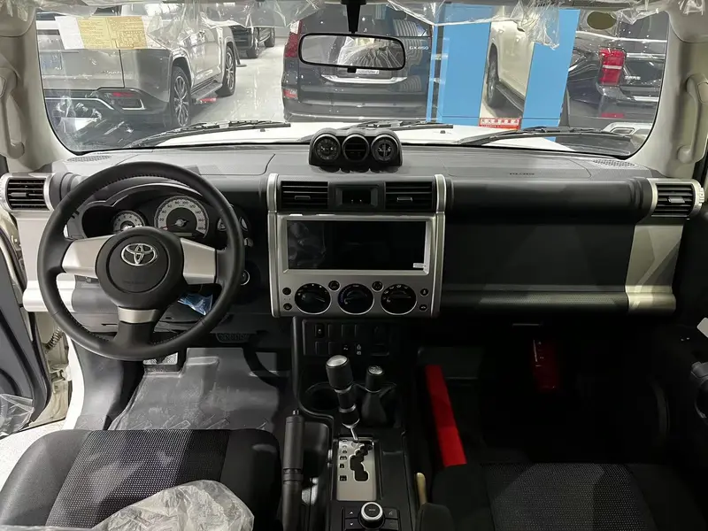 中东版23款丰田FJ 4.0 酷路泽大幅度降价促销