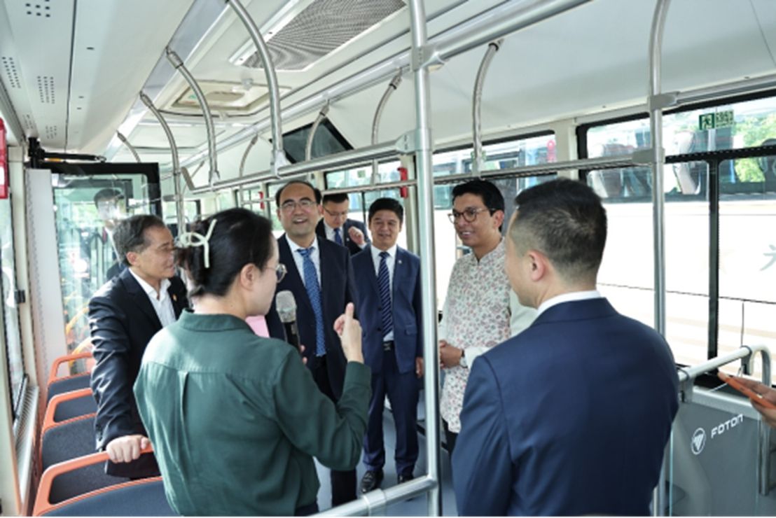 马达加斯加总统拉乔利纳一行参观福田汽车