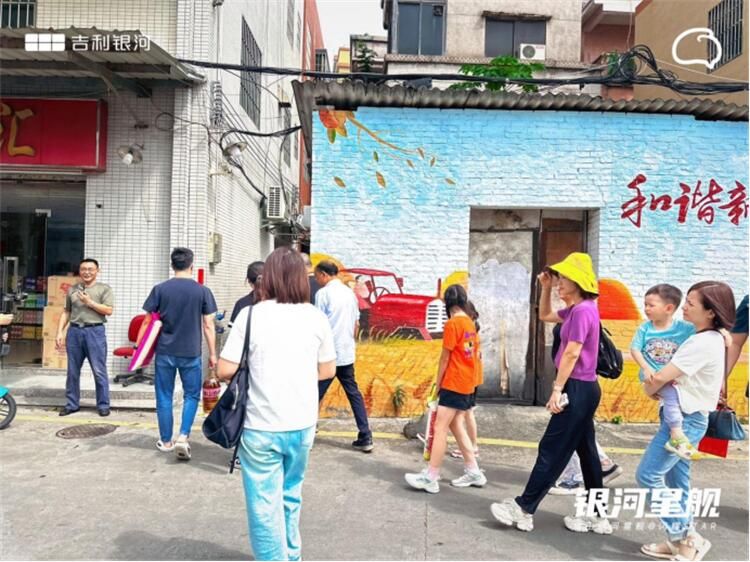 吉利银河佛山合橙红色之旅自驾游              