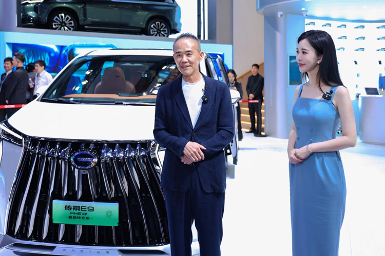 8分钟充至80% 王石田朴珺夫妇成E9超级快充版首位车主