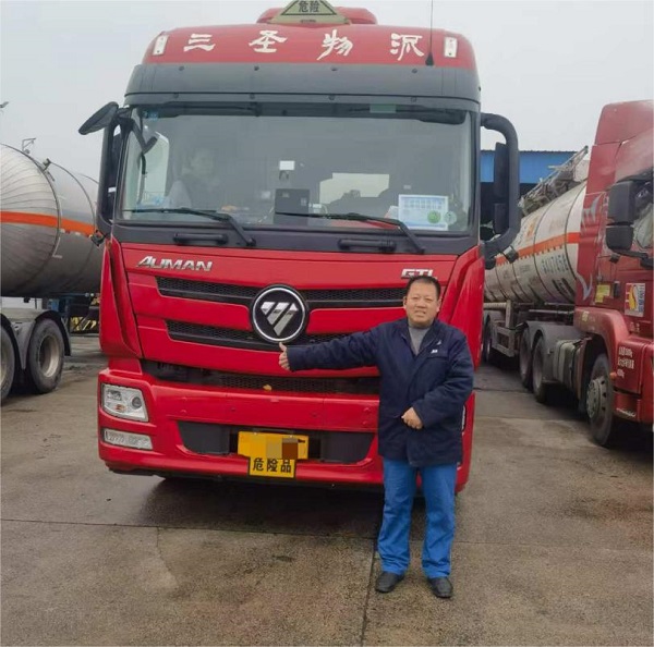 百公里油耗24.95L!白经理携手百台欧曼重卡大军征战危化品运输