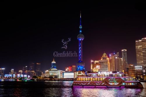 驭时间见传奇格兰菲迪携阿斯顿·马丁一级方程式®车队共话传承创新