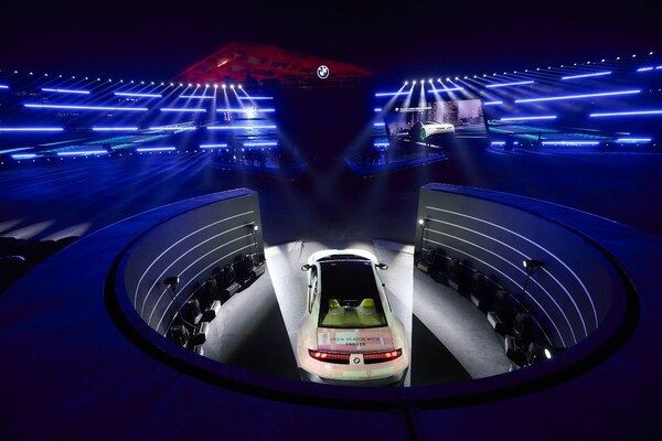 唯有掌控方有驾趣BMW新世代概念车亮相上海电动时代巅峰掌控力