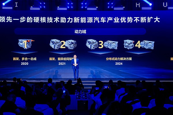 华为智能电动DriveONE：运动域融合重构汽车驾驶安全底座