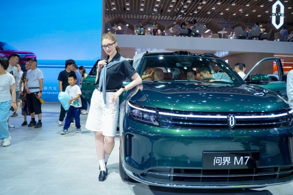 引领家庭出行新风尚，“国民SUV”问界新M7重庆车展受热捧