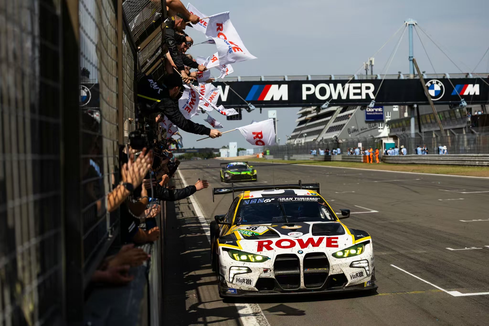 BMW M4 GT3 EVO赛车为宝马赢得第21个纽博格林24小时耐力赛冠军