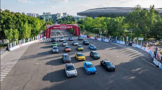 双线征战 | 领克全系亮相CHC中国汽车登山赛锦标赛