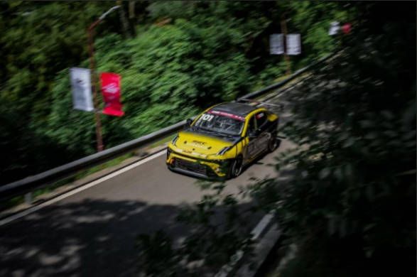 双线征战 | 领克全系亮相CHC中国汽车登山赛锦标赛