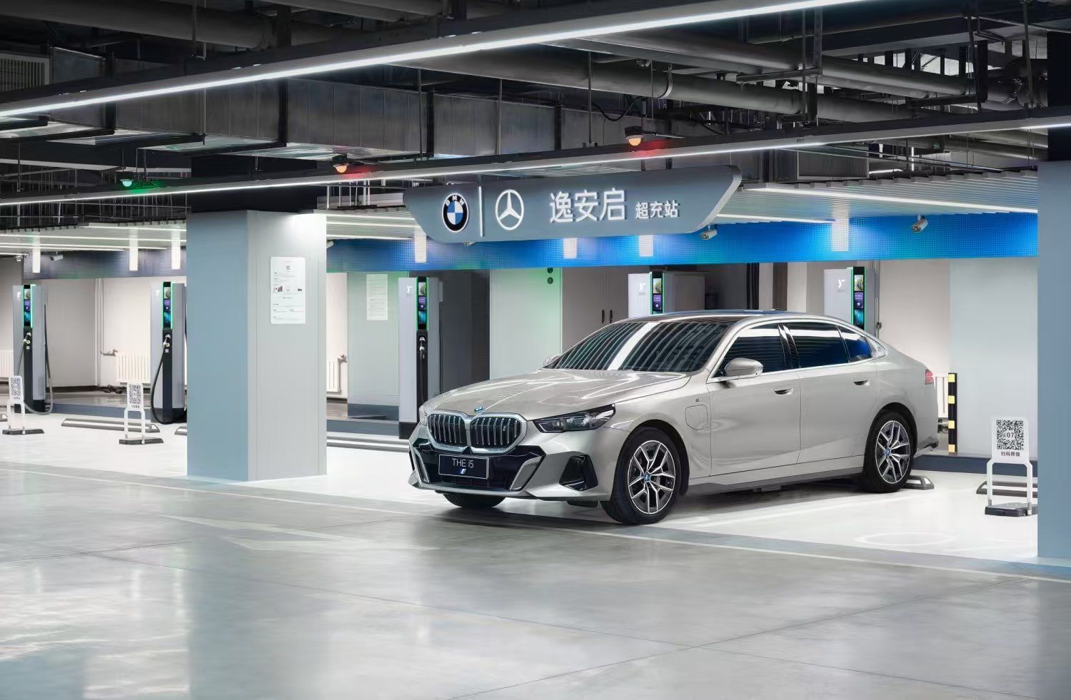 BMW自动充电机器人完成概念验证，展现未来充电发展愿景
