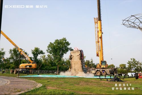 小米 YU7不一定敢做的硬核测试 这台车都给安排上了！